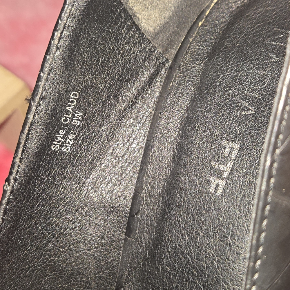 Chic Black Crocodile Pattern Heels - image 4